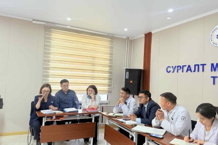 ЭРҮҮЛ МЭНДИЙН ГАЗРЫН ДАРГА ХЯНАЛТЫН УЛСЫН АХЛАХ БАЙЦААГЧ, МЭРГЭЖИЛТЭН НАР АЙМГИЙН НЭГДСЭН ЭМНЭЛЭГТ АЖИЛЛАА.