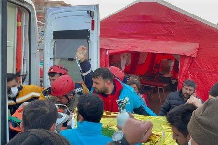 Газар хөдөлснөөс хойш 182 цагийн дараа 12 настай хүүг аврагчид олж аварчээ