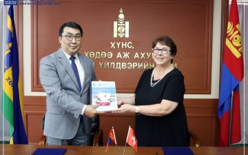 Ногоон алт, малын эрүүл мэнд төслийн үр дүнг хүлээлгэн өглөө