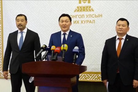 Нийслэлийн 97-р сургуулийн гурван давхраас тус сургуулийн монгол хэл, бичгийн багш нас барсан хэрэг өчигдөр гарсан юм