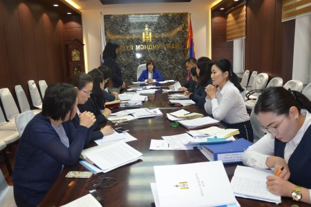 Хөнгөлөлтэй эмийг сард хоёрхон өдөр худалдаалдгийг таслан зогсоохыг үүрэгдлээ