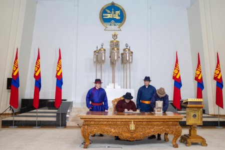 Монгол Улсын Үндсэн хуулийн Нэмэлт өөрчлөлтийн уг эхийг ёсчлов