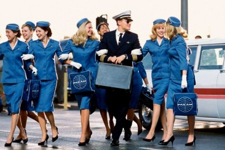 Онгоцны үйлчлэгч нарын сонирхол татам амьдрал