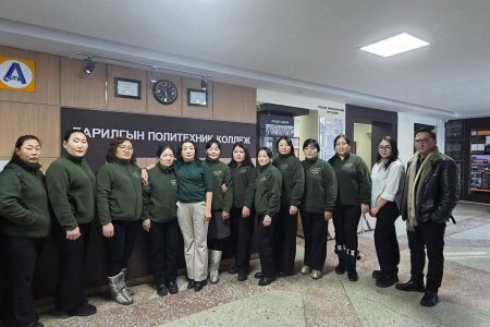 ГОВЬ-АЛТАЙ АЙМАГ ДАХЬ МЭРГЭЖЛИЙН БОЛОВСРОЛЫН СУРГУУЛИЙН БАГШ, АЖИЛТНУУДЫН ТӨЛӨӨЛӨЛ БАРИЛГЫН ПОЛИТЕХНИК КОЛЛЕЖИД ЗОЧИЛЛОО. 