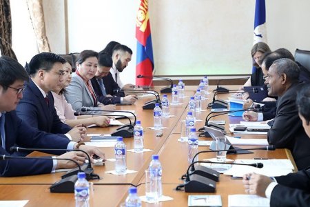 Хотын захирагч Азийн Хөгжлийн банкны удирдах зөвлөлийн гишүүдийг хүлээн авч уулзлаа