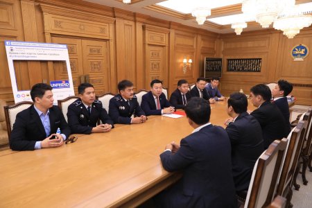 У.Хүрэлсүх: Цахим орчинд хүүхдийнхээ эрхийг хамгаалахыг эцэг, эхчүүдэд уриалж байна