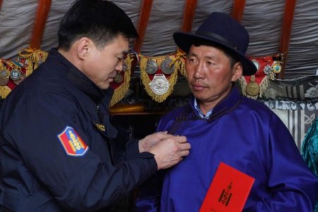 Шадар сайд С.Амарсайхан отроор яваа малчидтай уулзав