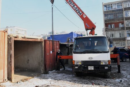 Зөвшөөрөлгүй барьсан гараашийг буулган, газар чөлөөлж байна