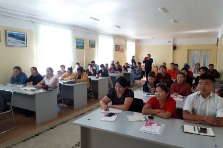  “5 хүртэлх насны хүүхдийн хөгжлийн хоцрогдлыг илрүүлэх”, “Эх, хүүхдийн эрүүл мэндийн дэвтрийн хөтлөлт” сэдвээр эрүүл мэндийн байгууллагуудын 42 их эмч, эх баригч, багийн эмч нарыг хамруулсан сургалт