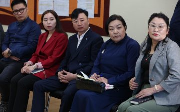 МОНГОЛ УЛСЫН ЕРӨНХИЙ САЙД Л.ОЮУН-ЭРДЭНИЙН ӨГЛӨӨНИЙ УУЛЗАЛТАД БАГШ НАР ОРОЛЦЛОО