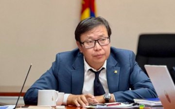 Бакалаврын зэрэгтэй, 2.7-оос дээш голч дүнтэй бол 45 хоногийн сургалтаар багшлах эрх олгоно