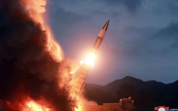 БНАСАУ Япон тэнгисийн зүг хоёр баллистик пуужин харвасан нь тус улсын аюулгүй байдалд заналхийлж байна гэж үзжээ