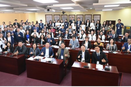 Мэтгэлцээний тэмцээн амжилттай болж өндөрлөлөө