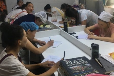 Хөдөлмөрт бэлтгэх, хөдөлмөр эрхлэлтийн ур чадвар олгох эрхийн бичгийн сургалт явагдаж байна