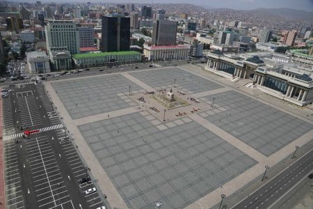 Хувийн эзэмшилд очсон гэх Сүхбаатарын талбайн урд хэсгийн газрын эрхийг цуцаллаа 
