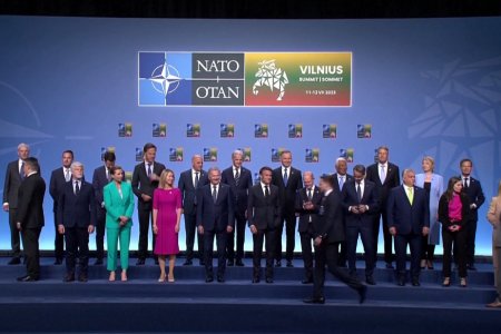 НАТО-ын дээд хэмжээний уулзалтын эхний өдөр Францын ерөнхийлөгч Эммануэль Макрон алсын тусгалт далавчит пуужинг Украин улсад нийлүүлэхээ мэдэгджээ