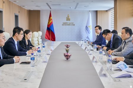 ТӨРИЙН НАРИЙН БИЧГИЙН ДАРГА И.БАТХҮҮ “ЧАЙНА ГАЗ ХОЛДИНГС ЛИМИТЕД” КОМПАНИЙН ТӨЛӨӨЛӨГЧДИЙГ ХҮЛЭЭН АВЧ УУЛЗЛАА