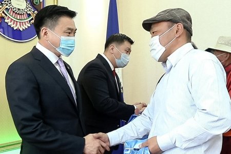 Газраа бэлэн орон сууцаар сольсон иргэд түлхүүрээ гардан авлаа