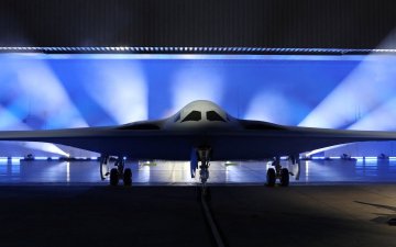 АНУ-ын Пентагон сүүлийн гучин жилийн хугацаанд үйлдвэрлэсэн анхны стратегийн бөмбөгдөгч онгоцоо танилцуулжээ