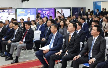 ОНОЛЫН БОЛОН ПРАКТИК УР ЧАДВАРЫГ ХОСЛУУЛСАН ХӨТӨЛБӨРТ ШИЛЖИНЭ