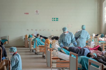 Токио хотын тансаг зэрэглэлийн худалдааны төвд үл мэдэгдэх бодис алдагдаж, 19 хүн эмнэлэгт хүргэгджээ 