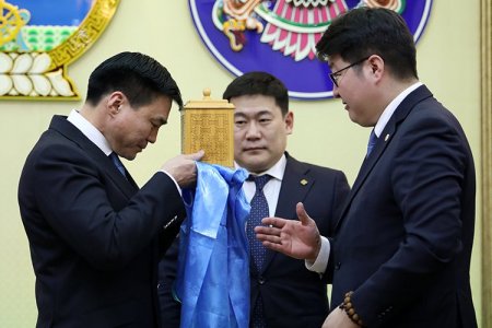 Нийслэлийн Засаг даргаар томилогдсон С.Амарсайхан үүрэгт ажлаа хүлээн авлаа