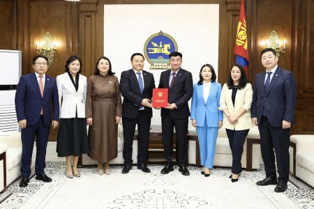 Сургуулийн өмнөх болон ерөнхий боловсролын тухай хуульд нэмэлт, өөрчлөлт оруулах тухай хуулийн төсөл өргөн мэдүүлэв