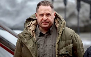 Володимир Зеленськийн Тамгын газрын даргыг томоохон авлигын хэрэгт сэжигтнээр нэрлэлээ