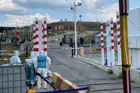 Алтанбулаг боомтоор 143 иргэнийг татан авч тусгаарлажээ