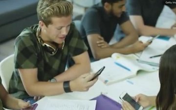 Франц улсын Засгийн газар хүүхдүүдийн гар утасны хэрэглээг хязгаарлах хүчин чармайлтынхаа хүрээнд 15 хүртэлх насны сурагчдын сургуулийн орчин дахь ухаалаг төхөөрөмжийн хэрэглээг туршилтын журмаар хориглох гэж байна