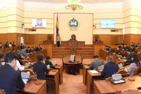 Улсын Их Хурлын ээлжит бус чуулган нээлтээ хийлээ