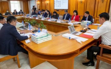 Нийтийн тээврийн зорчих хөдөлгөөнд гурав хоногийн хугацаанд  хязгаарлалт хийж, цагийн хуваарь тогтоолоо