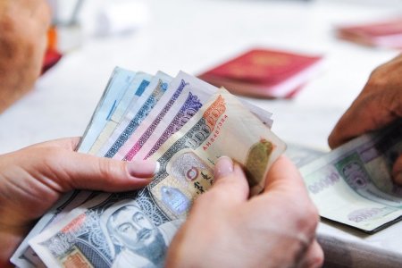 Иргэд аль болох бэлэн мөнгөнөөс татгалзаж цахим банк ашиглахыг “Монголбанк”-аас уриаллаа