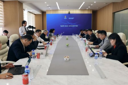 ХХААХҮ-ийн сайд Ц.Идэрбат, Сангийн яамны удирдлагуудыг хүлээн авч уулзав