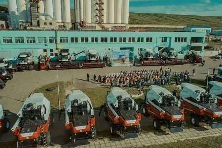 3.0 сая еврогийн хөнгөлттэй зээлийн хөрөнгөөр тариаланчдад 36 ширхэг үр тариа хураах комбайн хүлээлгэн өгөв