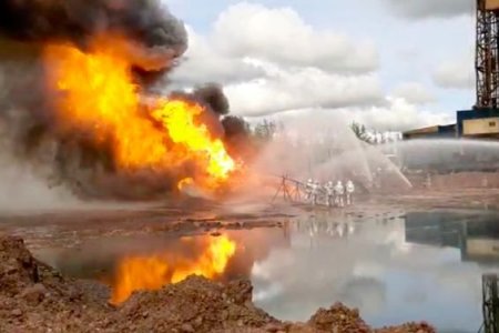 ОХУ-ын Эрхүү мужийн газрын тосны цооногт гарсан галыг их буугаар буудаж унтраана