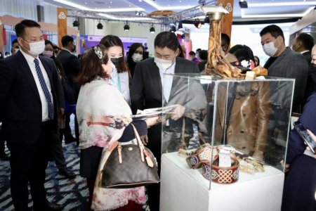 Ерөнхий сайд Л.Оюун-Эрдэнэ жижиг дунд үйлдвэрлэл, үйлчилгээ эрхлэгчдийг 3-р тундаа хамрагдахыг уриаллаа