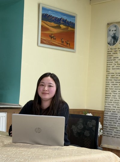 Оюутан судлаач М.Адъяасүрэнгийн бичсэн “Дорно дахины ард түмний ертөнцийн үүслийн домог зүйн өгүүлэмжийг харьцуулах нь” өгүүлэлд бичсэн Ө. Хулангийн шүүмж (9)