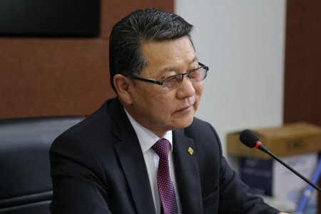 Ч.Улаан сайд эхнэрийнхээ дүүгээр зөвлөхөө хийлгэж, яамныхаа ажлыг “БАЗУУЛСАН” гэв үү?