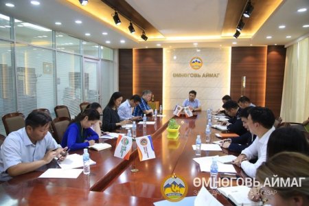 ӨМНӨГОВЬ: Малчин эмэгтэйчүүдийн эрх, эрх чөлөөнд  тулгамдаж буй асуудлыг хэлэлцлээ