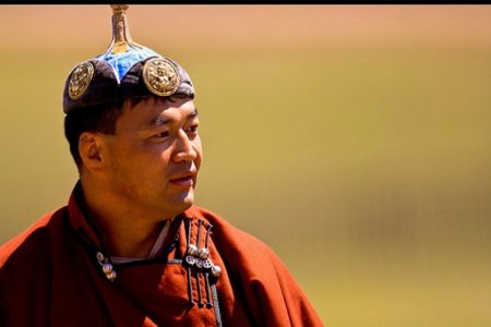 Ахмад бөхчүүдийн барилдаанд дархан аварга А.Сүхбат түрүүлэв