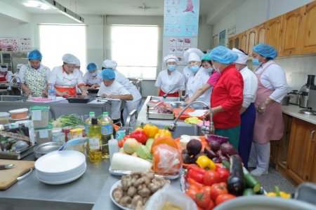 Ерөнхий боловсролын сургуулийн тогооч нарыг мэргэшүүлэх сургалт зохион байгуулж байна