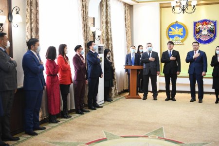 Нийслэлийн нутгийн захиргааны байгууллагуудын төрийн албан хаагчид тангараг өргөлөө