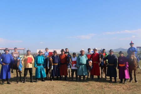 ДАШИНЧИЛЭН СУМЫН БАЯР НААДМЫН ДААГАНЫ УРАЛДААН