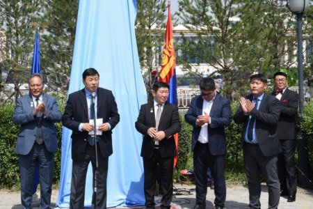 Авто замын сүлжээний эхлэл цэгийн хөшөөг шинэчлэн босголоо