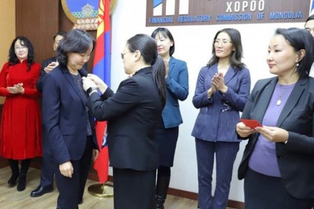 Санхүүгийн салбарын шилдгүүдийг шагналаа