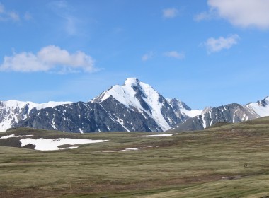 Adventure trek around Mongol Altai mountains