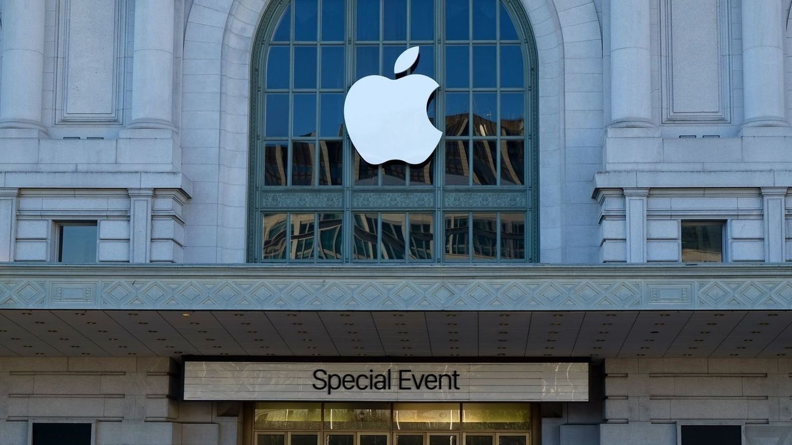 Apple $3 их наядын зах зээлийн үнэлгээнд хүрсэн анхны Америк компани боллоо
