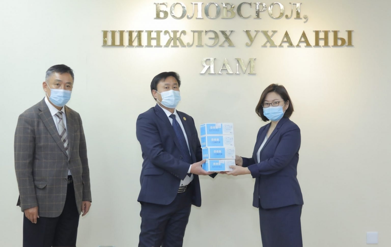 4000 ширхэг амны хаалт хандивлалаа