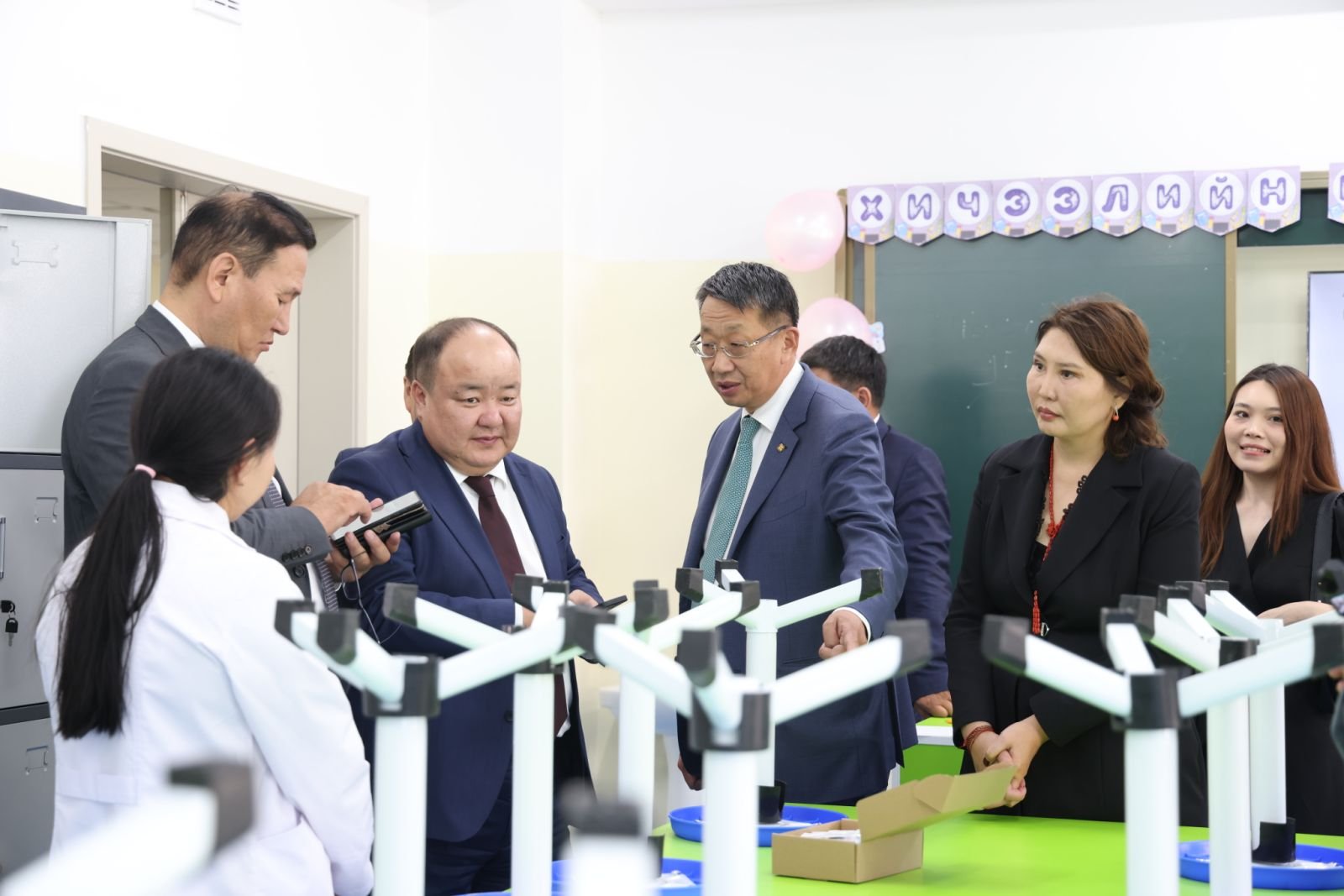 Монгол улсын анхны төр, хувийн хэвшлийн төрөлжсөн ахлах сургууль үйл ажиллагаагаа эхлүүллээ